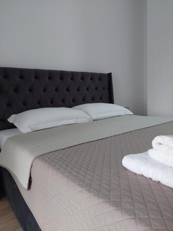 Gex Apartments Tirana Buitenkant foto